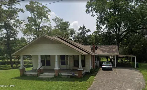 768 2nd St, Chipley, FL 32428