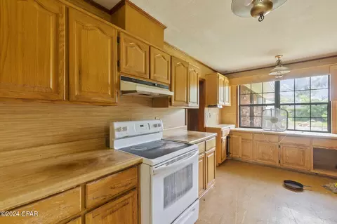 305 Wisconsin Ave, Lynn Haven, FL 32444