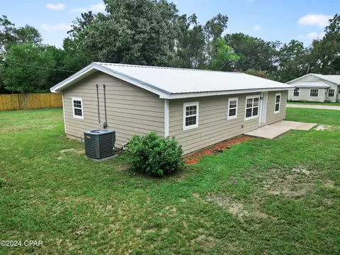 16979 11th St, Blountstown, FL 32424