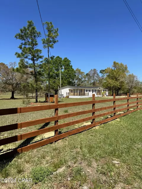 20433 Amber Ln, Fountain, FL 32438