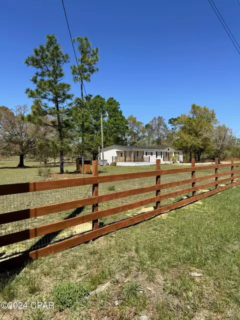 20433 Amber Ln, Fountain, FL 32438