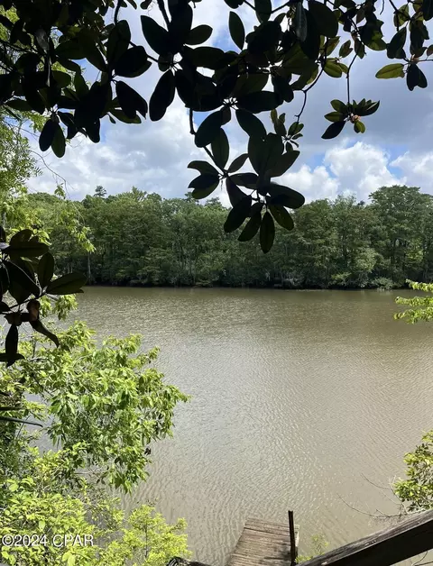 5662 Arnold Rd, Ebro, FL 32437