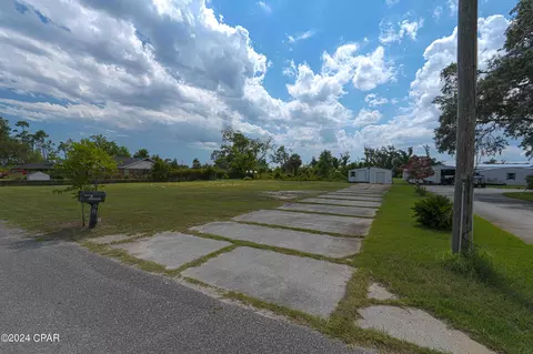 7305 Market St, Panama City, FL 32409