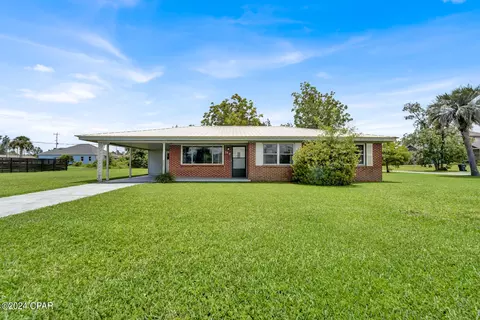 709 W 5th St, Lynn Haven, FL 32444