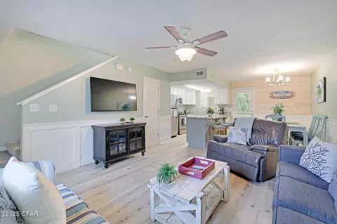 135 Robin Ln, Panama City Beach, FL 32407