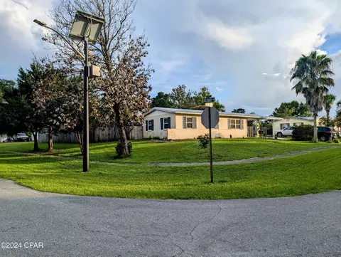 2075 Morven St, Chipley, FL 32428 photo 3