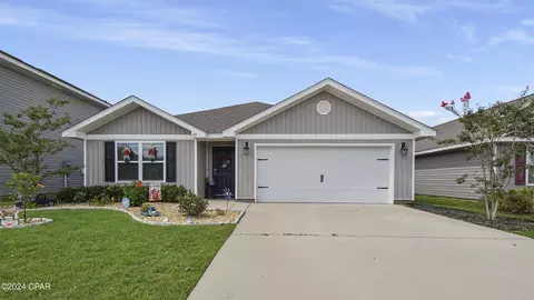 121 Osprey Lake Rd, Panama City, FL 32404
