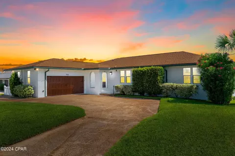 700 Driftwood Dr, Lynn Haven, FL 32444