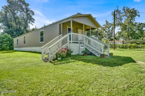 623 2nd St, Chipley, FL 32428 photo 2