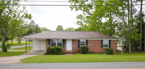 5423 College Dr, Graceville, FL 32440