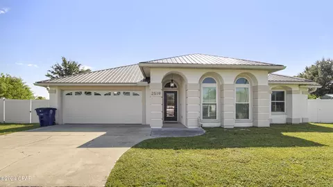 2519 Breezy Ln, Panama City, FL 32405