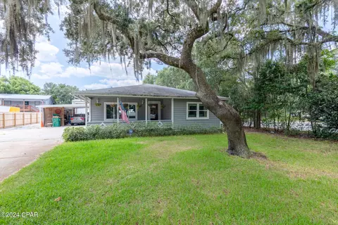 514 Circle Dr, Fort Walton Beach, FL 32548