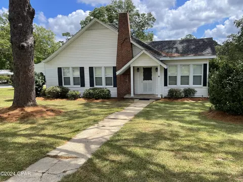 710 N Waukesha St, Bonifay, FL 32425