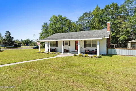 678 3rd St, Chipley, FL 32428