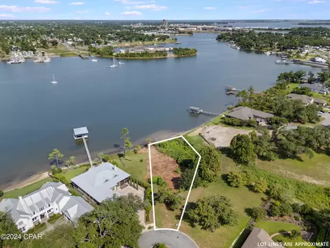 1107 Cove Pointe Dr, Panama City, FL 32401