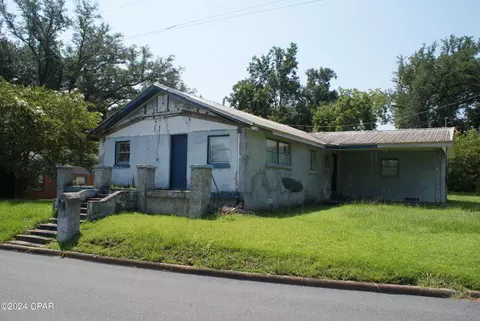 4235 Clay St, Marianna, FL 32448