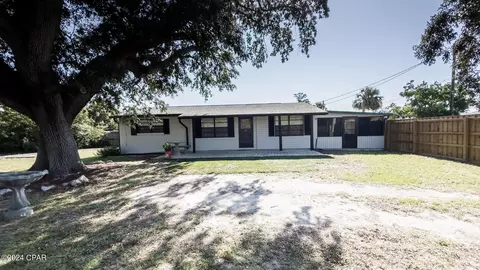5803 N Lakewood Dr, Panama City, FL 32404