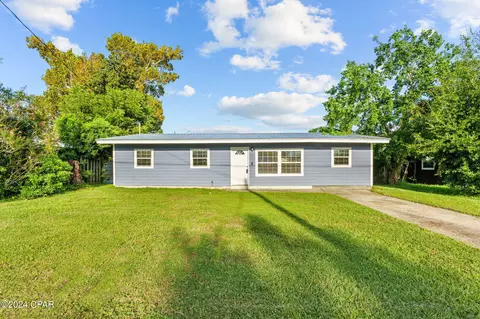 900 Huntington Dr, Panama City, FL 32401