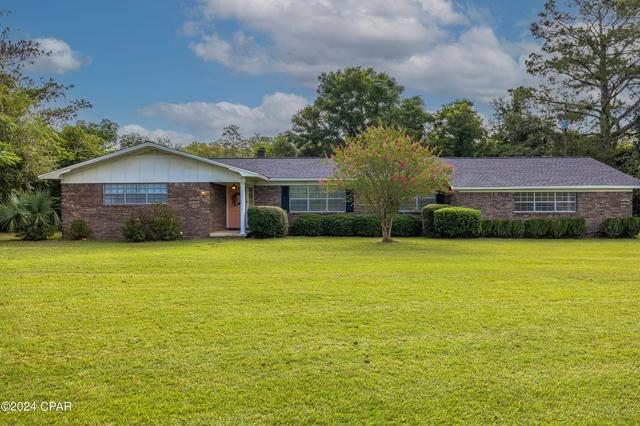 3322 Woodrest Rd, Cottondale, FL 32431