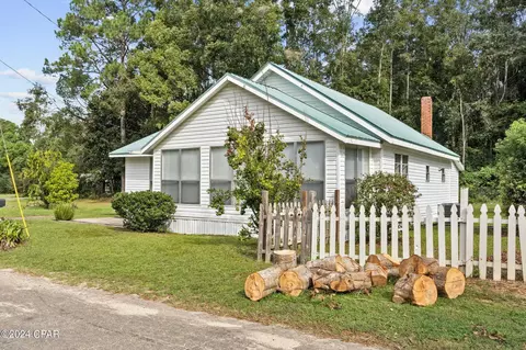 530 E Brock Ave, Bonifay, FL 32425