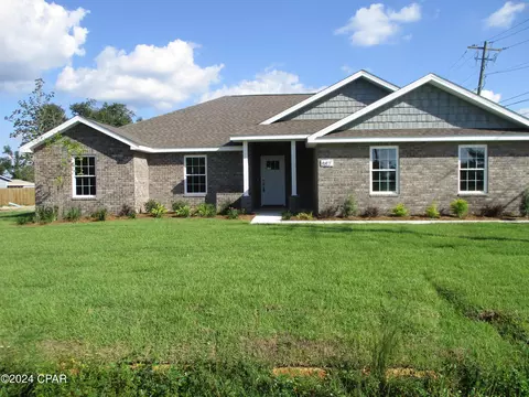 887 E 12th St, Lynn Haven, FL 32444