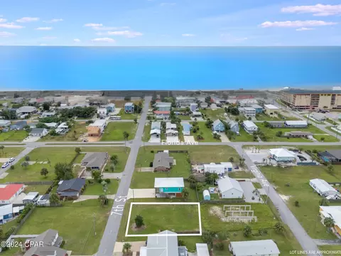 207 7th St, Mexico Beach, FL 32456