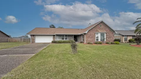 153 Candlewick Cir, Panama City, FL 32405