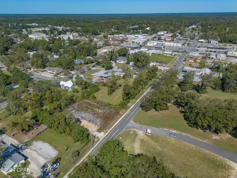 740 7th St, Chipley, FL 32428 photo 3