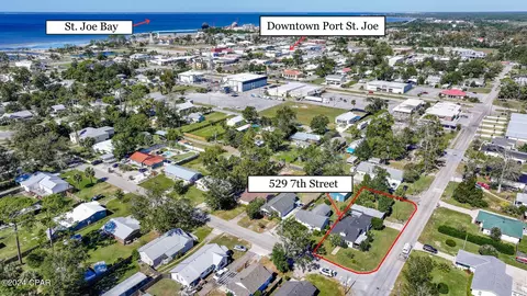 529 7th St, Port St Joe, FL 32456