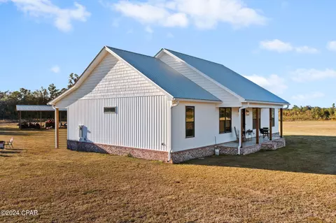 3859 Woodrest Rd, Cottondale, FL 32431