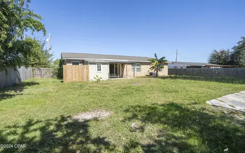 1819 Airport Cir, Panama City, FL 32405
