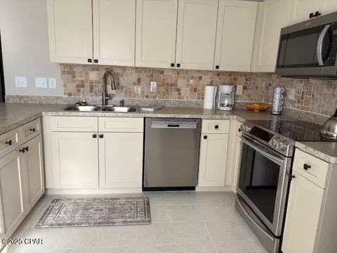 Kitchen - 4643 Eagle Way, Crestview, FL 32539 photo 5 of 5