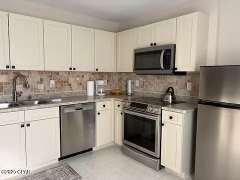 Kitchen - 4643 Eagle Way, Crestview, FL 32539 photo 3 of 5