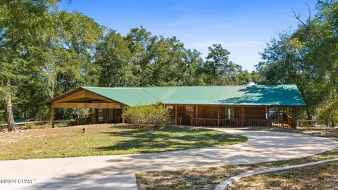 3923 Country Club Blvd, Chipley, FL 32428