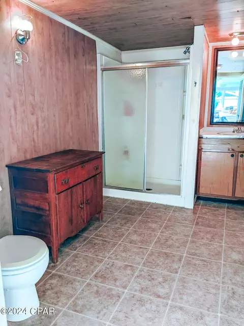 Bath - 2194 Bethlehem Rd, Cottondale, FL 32431 photo 1 of 1