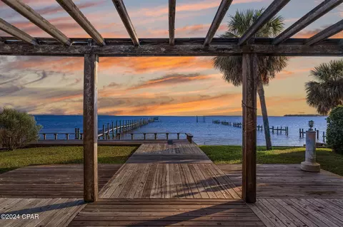 2615 W 9th St, Panama City, FL 32401