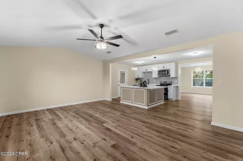 736 E Pine Forest Dr, Lynn Haven, FL 32444