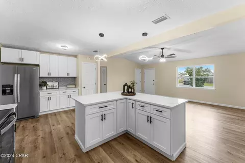 736 E Pine Forest Dr, Lynn Haven, FL 32444 photo 9