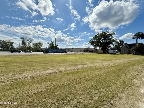000 Watts Ave, Chipley, FL 32428