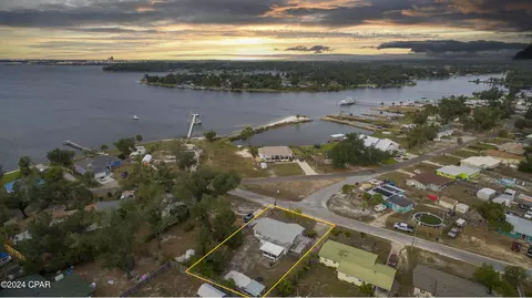 29 3rd Ct, Panama City, FL 32404