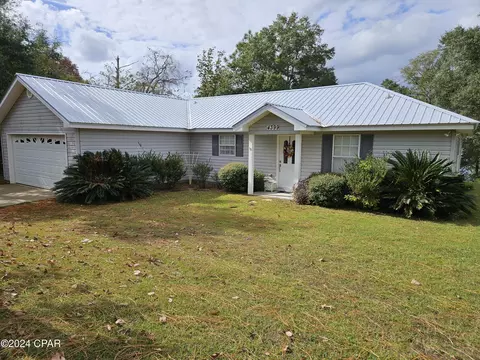 4399 Leisure Lakes Dr, Chipley, FL 32428