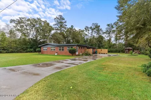 1113 10th Avenue Ave, Graceville, FL 32440
