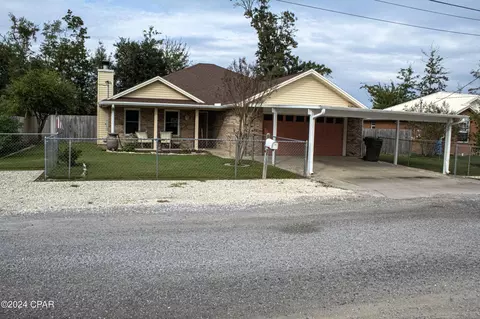 1510 E 9th St, Lynn Haven, FL 32444