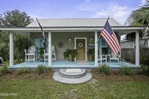 227 7th St, Port St Joe, FL 32456