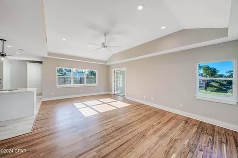 215 S Cove Ln, Panama City, FL 32401