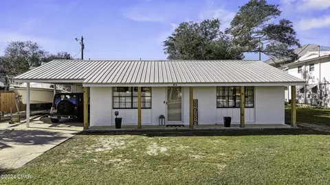 61 Oak Ave, Mexico Beach, FL 32456