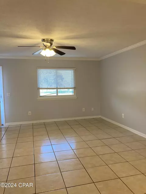 207 E 3rd St, Lynn Haven, FL 32444 photo 4