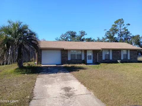 7437 Market St, Panama City, FL 32409