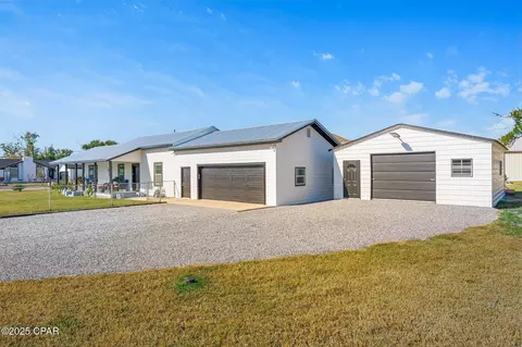 410 W 4th St, Lynn Haven, FL 32444