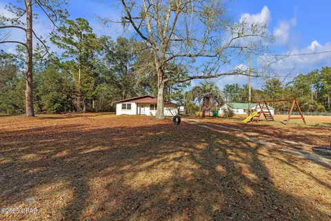 2712 Traverse Dr, Vernon, FL 32462